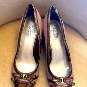 Womens Shoes. Life Stride /Wedge heel. Size 8 1/2 M